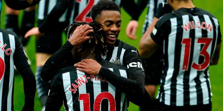 Nine Men Newcastle Defend Tirelessly Against Southampton For All Three Points.