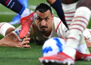 THE FOOTBALL ‘DEMI GOD’ ZLATAN IBRAHIMOVIC SCORES HIS FIRST EVER CAREER OWN GOAL