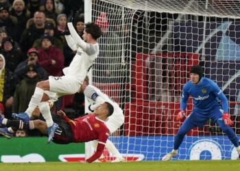 YOUNG BOYS HELD MANCHESTER UNITED TO A DRAW AT THE OLD TRAFFORD STADIUM