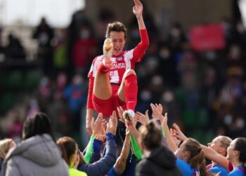 BARCELONA FEMENINO CELEBRATE ATLETICO MADRID’S VIRGINIA TORRECILLA’S VICTORY OVER CANCER