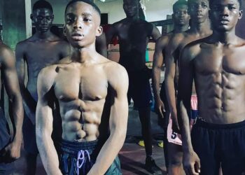 The youth boxing team of Ghana, who have been preparing for the 2022 World Youth Boxing Championship in Spain, are ready and beaming with confidence to succeed. The championship, under the auspices of the International Boxing Association (IBA) Youth Men’s and Women’s Championships, will be held from November 14–26, 2022. The eight Black Rockets team comprises Cann Kotey Neequaye, Mohammed Adamu, Emmanuel Mawuli, Isaac Nana Bentum Kakraba, Benjamin Nii Lantei Lamptey, Bernard Abbey, Abdul Baki Adam, George Yaw Akoto. The officials are Dauda Fusseini -Vice President of the Ghana Boxing Federation (GBF), and Mustapha Nettey – Treasurer. And Charles Quartey, the Head Coach. They will leave Accra, Ghana, on 11th November and return on 30th November 2022. The Black Rockets are the National youth team and part of the Black Bombers. According to the Veep of the GBF, Mr Dauda Fuseni, the young boxers are determined to shine at the tournament. Boxing has given Ghana medals at the 2022 Commonwealth Games in Birmingham and Tokyo 2020 Olympic Games. Boxing is seen by many sports enthusiasts as the nation's strength when it comes to international sports.
