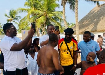 Musician Samini Boosts Black Stars’ Morale In Abidjan